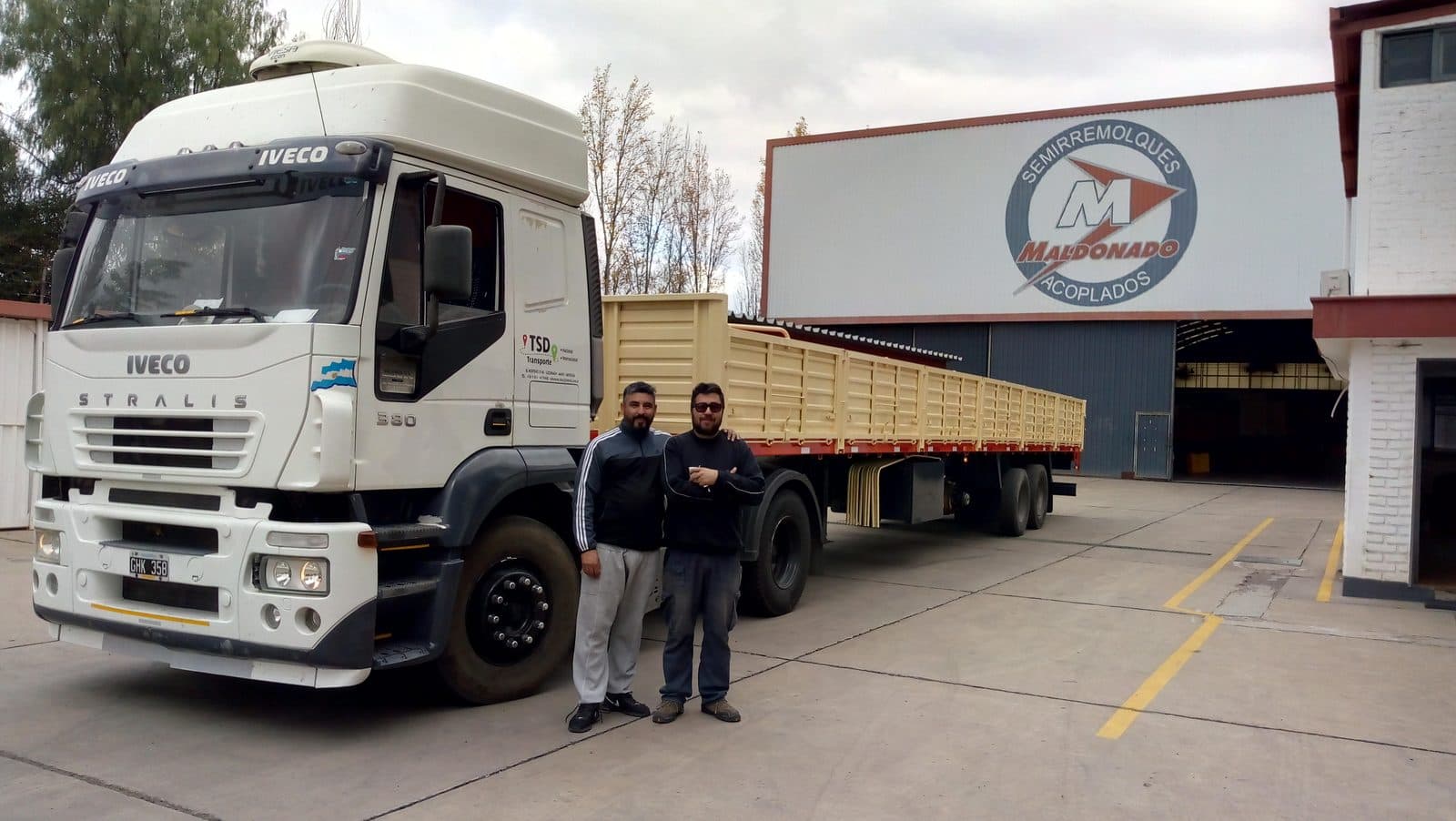Cliente retirando su semirremolque en planta Maldonado
